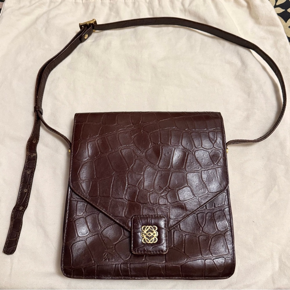 VINTAGE Loewe Dark Brown Croc-Embossed Crossbody Bag - Picture 2 of 9